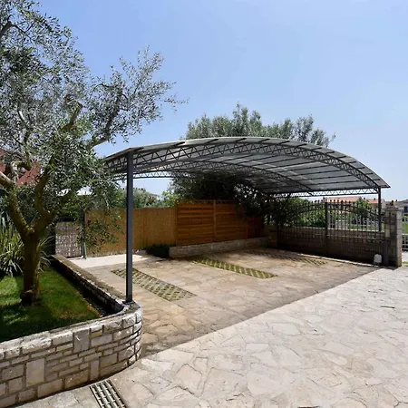 Vakantiehuis With Pool In Galizana-istrien 33429