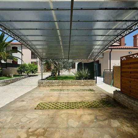 With Pool In Galizana-istrien 33429 Vakantiehuis *